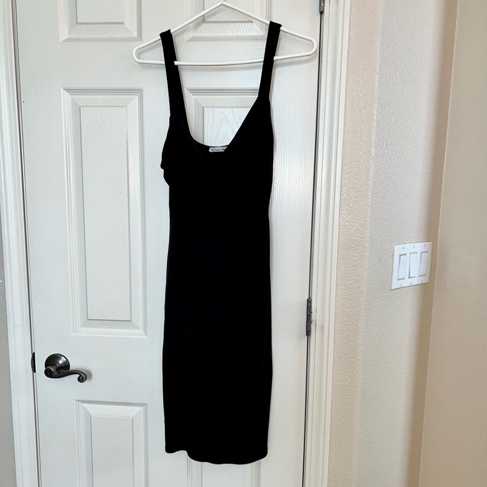 🍩Reformation black knit knee length dress sleeveless with front detail